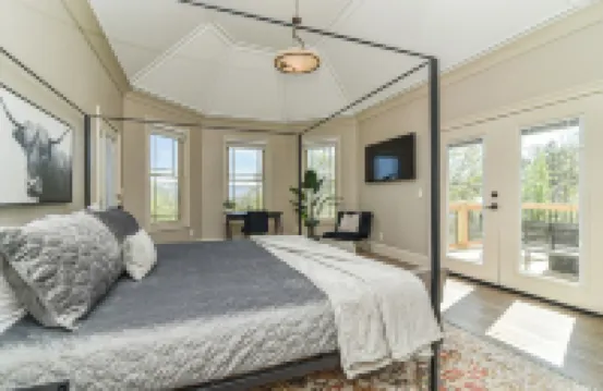 7BR/5BA Asheville Luxury Mansion w/Sauna/ Steam/ Cold/Hottub/Gamerm/MovieTheatre Hotels in 