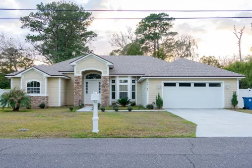 Gorgeous Heated Pool Home Built in 2020 with Jacuzzi- 5.3 mi from INTL Airport…