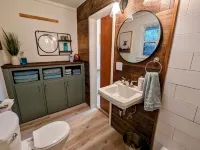 Hygge Hideaway. Pet friendly, cozy retreat & 3 minute walk to the river!