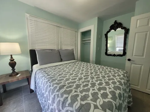 Two bedrooms Home Duplex in Historic Downtown lakeland