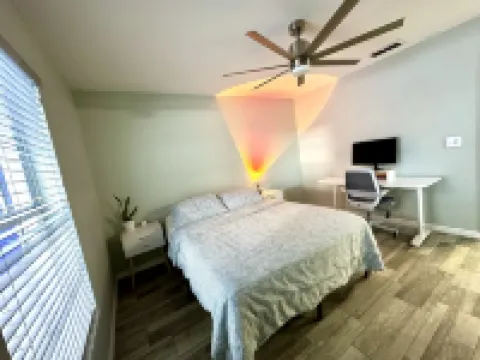 Cozy Home in Historic Zephyrhills. 澤弗希爾斯酒店