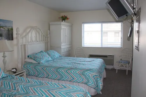 Summer 2025 Season ! Walk to the Beach!