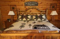Log Cabin  Pool, Wooded, Secluded,Jacuzzi, WiFi, Nature Trails,1 Mile from Sdc