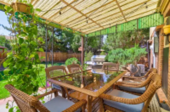 Large Home InArvada, Centrally Located, 50 Min to Ski, Free Parking Garage.420ok