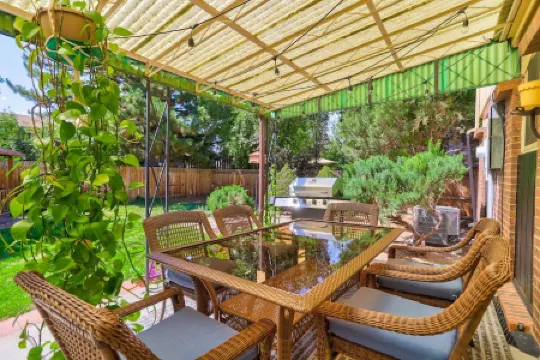 Large Home InArvada, Centrally Located, 50 Min to Ski, Free Parking Garage.420ok