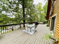 New Listing! Lakefront Cabin | Lake Norman | Sleeps 10 | Large Deck | Kayaks!