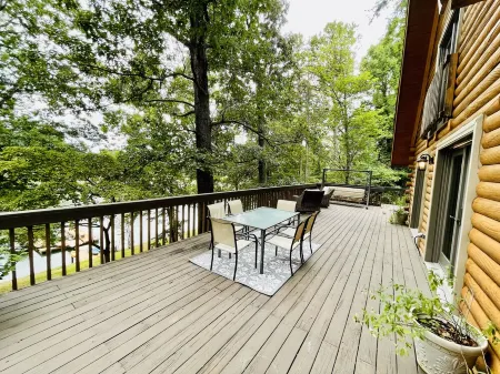 New Listing! Lakefront Cabin | Lake Norman | Sleeps 10 | Large Deck | Kayaks!