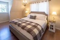 NEW! Renovated Family-Friendly Vineyard Haven Home, Close to town! Hotel a Tisbury