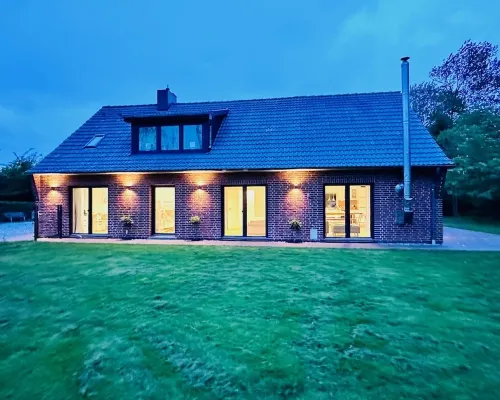 "Alle_zusammen" - Modern and bright vacation apartment with large garden Hotels in Tating