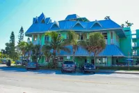 Prime location on Pass-A-Grille Beach! Everything you need is here!