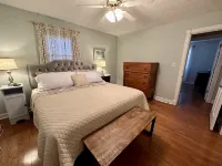 Foster Lodge at Green River Lake- Pet Friendly & NO Cleaning Fees! Hotel di Taylor County