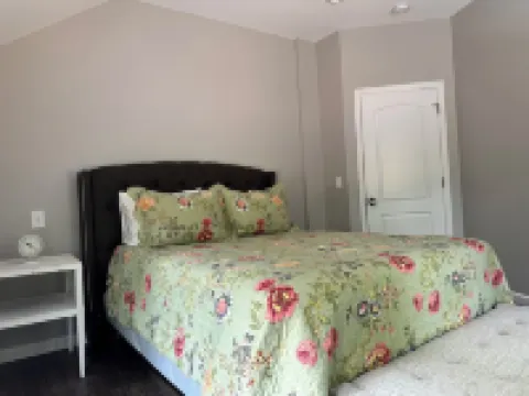 New Renovated Farmhouse , On the Hudson River. Close to Lake George & Saratoga