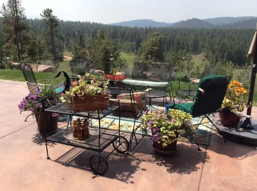 Forest Estate Guest Quarters-Seclusion- Just Minutes from Town