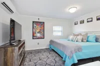 Orleans Ave. Oasis in the Big Easy with Selfie Wall Hotels in Treme