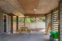 BEACH GETAWAY! Walk to beach, dining, and shops. Dog friendly with fenced yard.
