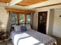 10 min from Stratton! Log Cabin w/ Beautiful Views