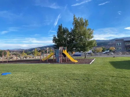 Ravens Roost: Family Farmhouse Near Capitol Reef