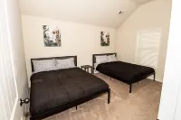 Cheerful & Spacious 4bedroom home away from home!