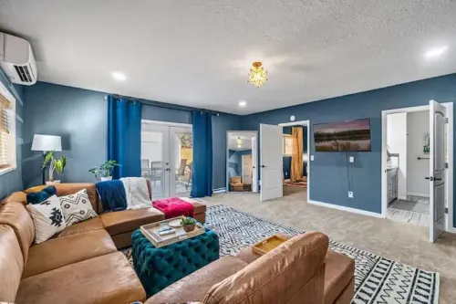 Spacious downtown pad - billiards/ping pong/sauna Hotel di Redmond