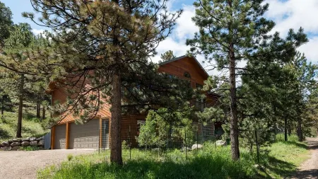 Family Gathering Home! Beautiful, Spacious, Clean!  Next to Rocky Mtn N.P., YMCA Отели рядом с достопримечательностью «Гоблинс Форест»