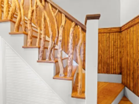 Beautifully Restored Craftsman Home - Downtown Weaverville - Fenced Pet Yard Hotels in Weaverville