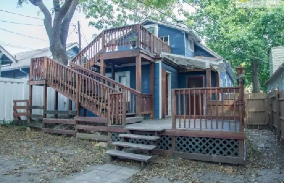 Newly Remodeled KC Bungalow, Near Plaza & Westport