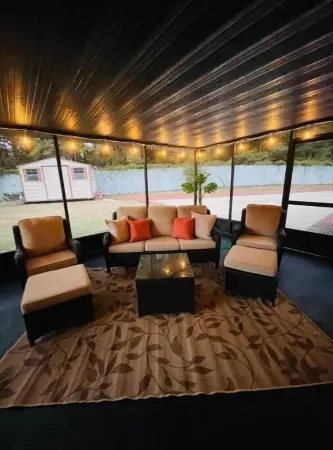 Family-sized house with plenty of space with game room & covered patio Отели в г. Дотан