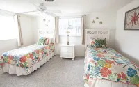 Wonderful Pool Home w Screened Lanai. Well Maintained Clean Quiet Great Location