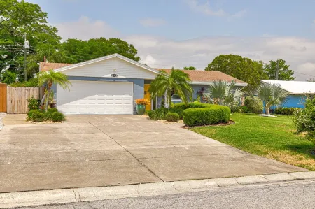 SPACIOUS RANCH HOUSE  TO ENJOY THE TAMPA BAY- CLEARWATER AREA