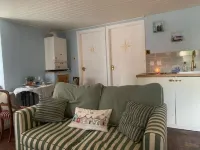 One bedroom, indoor fireplace. Right beside beach. Hotels in Burntisland