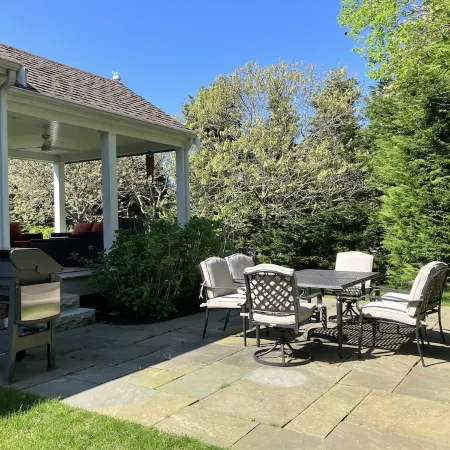 WALK TO VILLAGE LOCATION, NEW POOL, FAMILY COMPOUND!