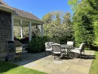 WALK TO VILLAGE LOCATION, NEW POOL, FAMILY COMPOUND!