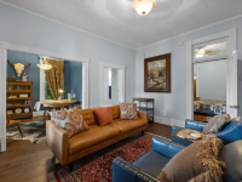 Step Back in Time: Downtown Custer, SD Victorian Historic Brothel Hoteles en Custer