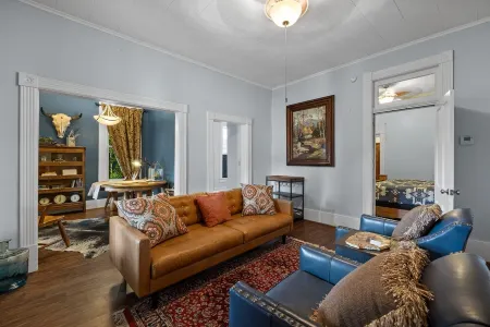 Step Back in Time: Downtown Custer, SD Victorian Historic Brothel Отели в г. Кастер