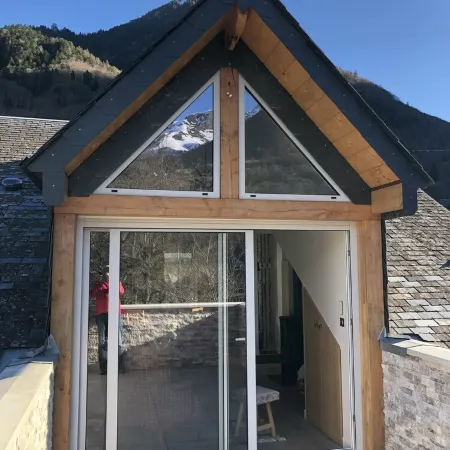 Contemporary mountain-style l'Isardère apartment