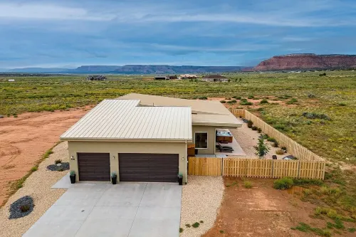 Private pool w/ slide, hot tub, and firepit! Near National Parks!