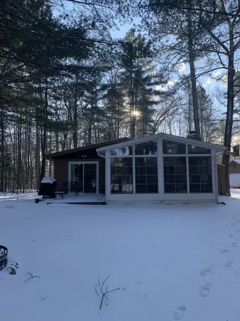 Comfy Cabin in the North Woods -Snowmobilers, Ice Fishing and Skiing