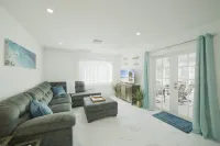 ---NEWLY RENOVATED---Heated Pool, Extra Cozy, Half Mile From Downtown Cape Coral