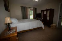 Aunt B's Cottage~~Minutes from Hiking, Kayaking, and Waterfalls