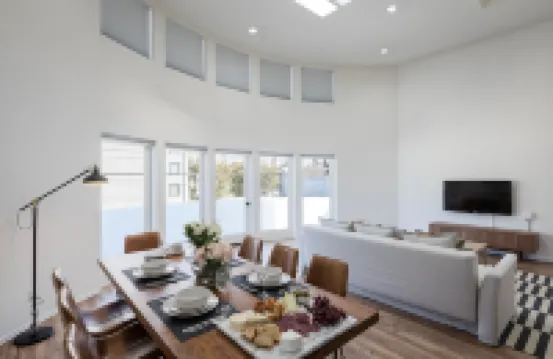 Designer Loft with parking 5min to the beach !