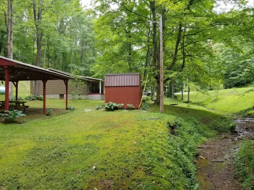 Nestled in the heart of the Hocking Hills.... Hummingbird Holler - Wi-Fi