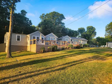 1 Bedroom Hamptons Waterfront Cottage Rental