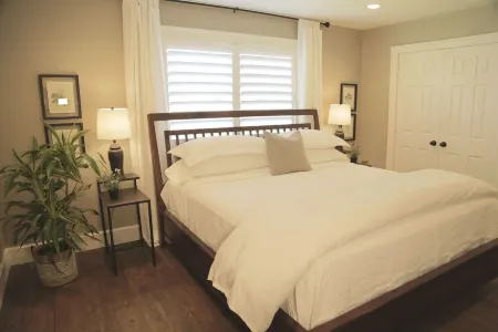 Close to DFW airport, sport venues, steps to running /bicycling trail & shopping