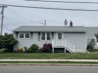 3 bedroom Cottage w/ Tiki Bar, great location in Ship Bottom Hotels in Ship Bottom