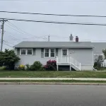 3 bedroom Cottage w/ Tiki Bar, great location in Ship Bottom