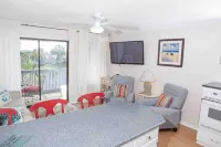 Cozy condo by the beach at Tybee Savannah
