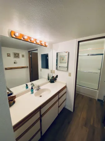 #3 Condo near large pool & shuttle to Gorge Amp-book separately