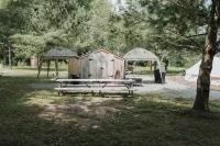 Private Glamping Site at Family-Run Farm, Blind Buck Valley Farmstead Hotels in Washington County