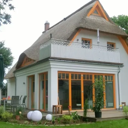 For a relaxing vacation under thatch in a quiet, central location in Wieck