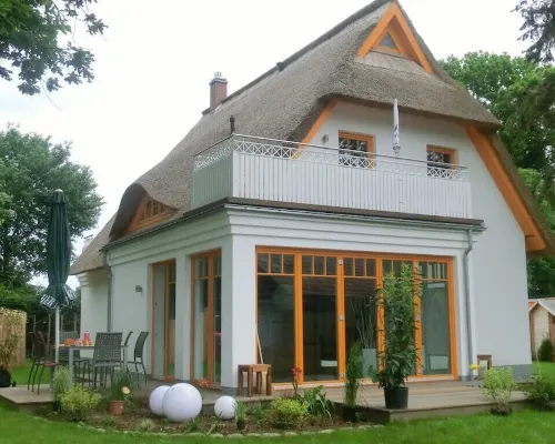 For a relaxing vacation under thatch in a quiet, central location in Wieck Hotels in Wieck